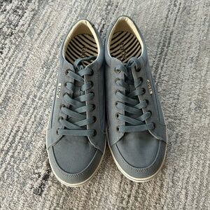 NEVER WORN - Women's Taos Moc Star - 11W